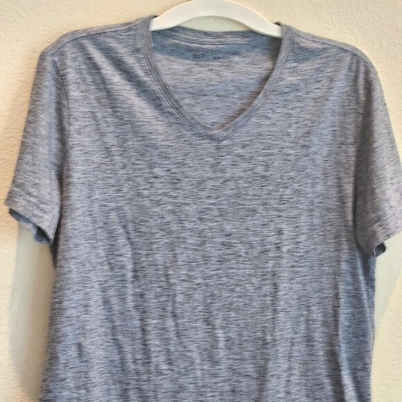 Comfortable BASIC Banana Republic M T-Shirt soft wash, Super Soft V neck - Picture 2 of 5